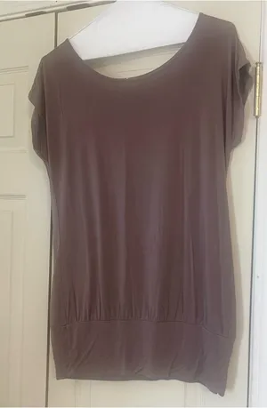 Scoop Neck Short Sleeve Top in Mauve Brown thumbnail 1