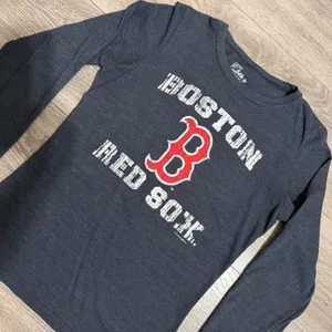 5th & Ocean Boston Red Sox Long Sleeve Graphic Tee XL Slim Fit Charcoal Gray Womens Baseball thumbnail 1