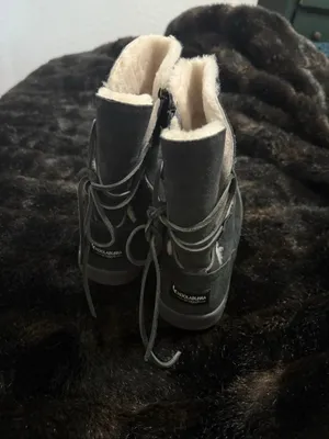 Koolaburra by UGG Shazi Black Suede Shearling Lined Short Winter Boot Sz 9 thumbnail 3