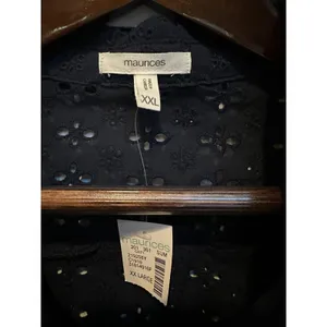 Women’s Maurices Navy Blue Eyelet Button Down Size XXL thumbnail 3