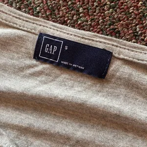 Gap small grey tee‎ thumbnail 5