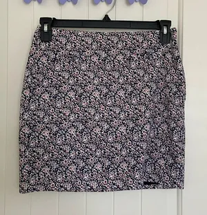 EUC | Banana Republic women’s floral pencil skirt —‎ size 4 thumbnail 1