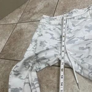Bevy Flog Camo Jogger Pants White Silver Camouflage Made in Israel Sie 26 thumbnail 9