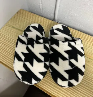 Women’s Slippers thumbnail 1