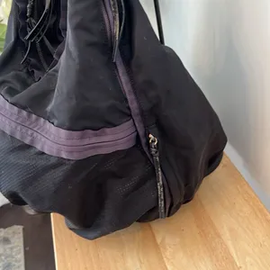 Lululemon Sackasana Black Nylon Shoulder Bag thumbnail 11