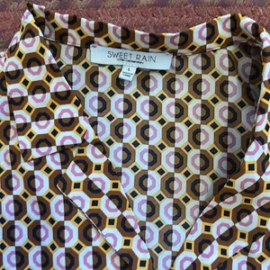 Sweet Rain Young Contemporary Retro Brown Print Button Up Crop Side Tie Polo thumbnail 3