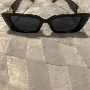 Sunglasses Bllack With Gold Trim.. Worn once thumbnail 3