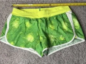 Nike Dri-FIT Womens XLGreen Splash Print Tempo Running Shorts thumbnail 1