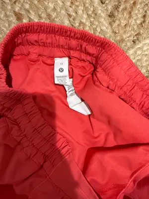 Lululemon Hotty Hot Shorts 2.5" Low-Rise thumbnail 3