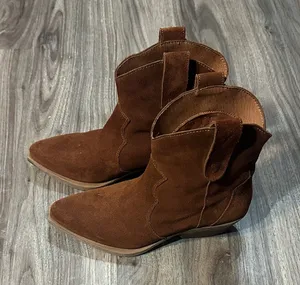 Steve Madden Chestnut Suede Ankle Boots thumbnail 1