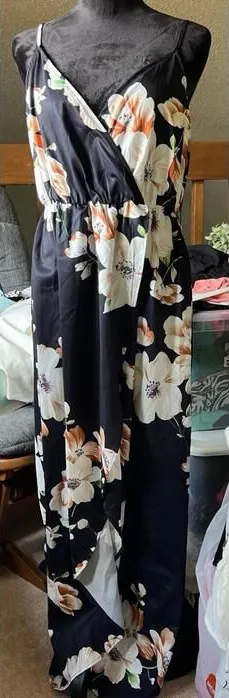 Black floral maxi dress with V-neck thumbnail 1