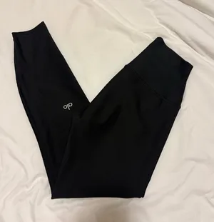 Alo Yoga Leggings thumbnail 1