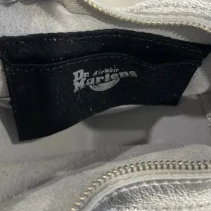 Dr. Martens Mini Silver Metallic Leather Heart Shaped Bag NWT Silver Chain Strap thumbnail 4
