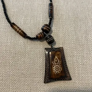 Necklace thumbnail 2