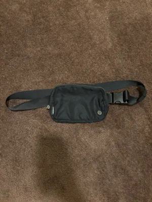 Black Lululemon Belt Bag Everywhere thumbnail 2