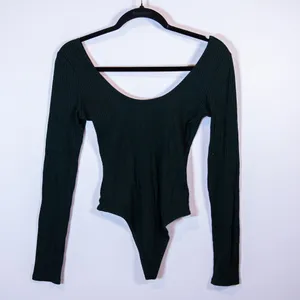 Wilfred Free Aritzia Seamless Rib Knit Stretch Scoop Neck Long Sleeve Bodysuit thumbnail 1
