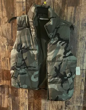 No Boundaries New Women's Camouflage Puffer Vest Winter Sleeveless Cropped Outerwear Puffer thumbnail 1