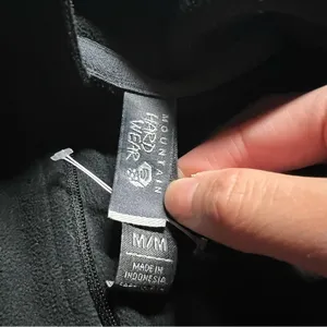 Mountain Hardwear Women’s Black Fleece Full Zip Jacket Size Medium EUC thumbnail 3