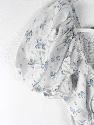 HOLLISTER White Floral Puff Sleeves Smocked Back Crop Top Size Medium Casual thumbnail 7