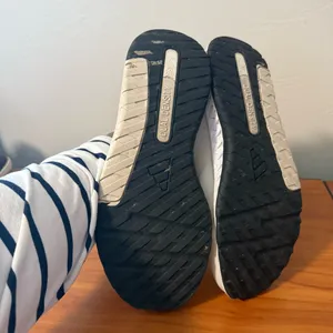 Adidas Everyset Trainer Running Workout Athletic Tennis Shoe White Black Wmn 8.5 thumbnail 7