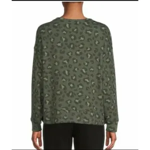 Secret‎ Treasures Cheetah Print Crewneck Sweatshirt. Size Small Green NWT thumbnail 2