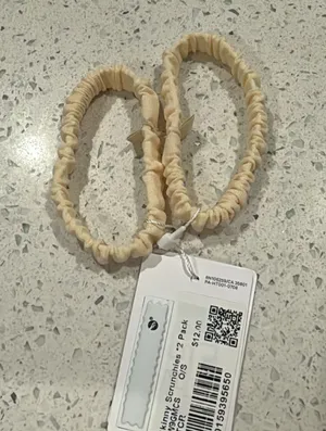 Lululemon 2pk of Skinny scrunchies/hair ties thumbnail 1
