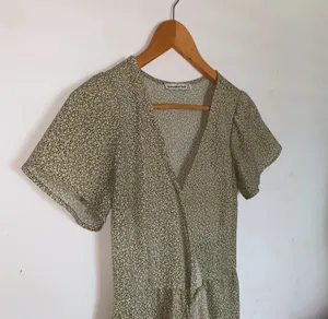 Abercrombie Green Floral V-Neck Short Sleeve Mini Dress thumbnail 3
