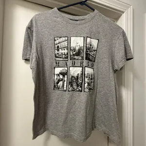 Gray Graphic T-Shirt with Madrid Design. Size Small thumbnail 2