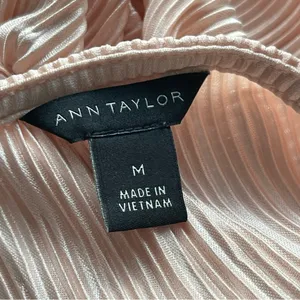 ANN TAYLOR | Baby Pink Crinkle Lettuce Hem Satin Blouse Sz M thumbnail 7