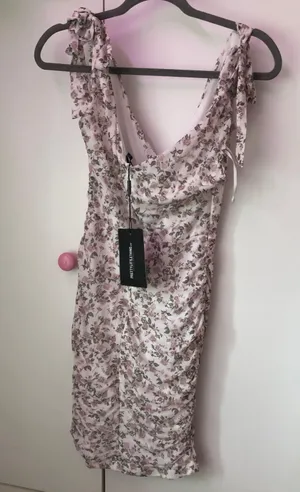 Pretty Little Thing White Floral Dress thumbnail 2