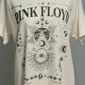 Pink Floyd Cream/Green Cosmic Pyramid Graphic Tshirt NWT thumbnail 6