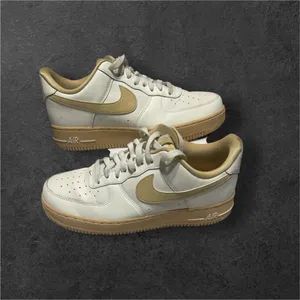 Nike AIR Force WMMS 1’07 White and Tan Sneakers thumbnail 4