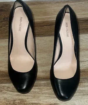 Pour la Victoire round toe black heels thumbnail 1