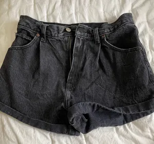 Annie High Rise Black Shorts thumbnail 2