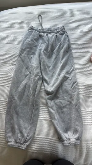 TNA Aritzia Sweatpants Cozy Fleece thumbnail 1