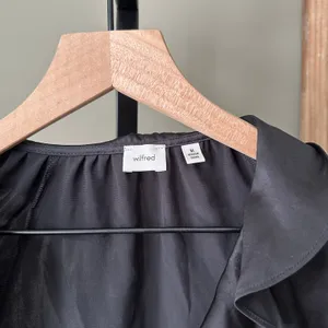 Aritzia Wilfred Spartina Satin Blouse Black Medium NWT thumbnail 3