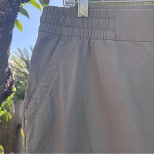 Old Navy Women’s Olive Poplin High Rise Tapered Cargo Elastic Cuff Jogger Size L thumbnail 2
