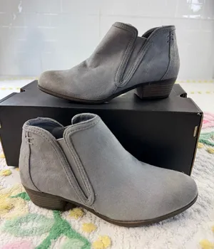 Maurices Bridget Grey Textile Ankle Booties Low Block Heel 8M‎ 98190 thumbnail 1