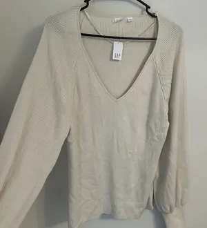 NWT Gap Ribbed V-Neck Pullover Sweater Soft Knit Blend Volume Sleeves XL‎ Cream thumbnail 1