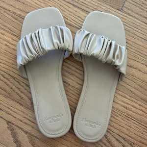 Abercrombie & fitch flat sandals thumbnail 2