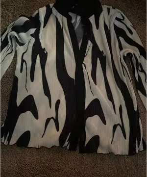 Fashionable black/white bottom down Multiple thumbnail 1