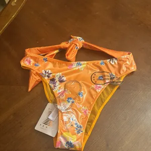 Savage Fenty Bikini By Rihana Bottom Multi Colored Floral Swimsuit Size M~ NWT thumbnail 8