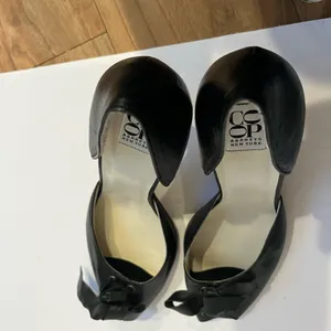 Vero Cuoio Black Peep Toe Heels with Bow Detail thumbnail 7