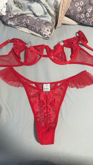 Red heart lingerie Size M thumbnail 3