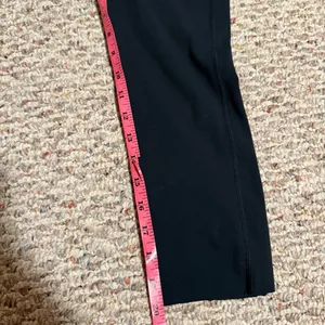 Vuori Daily Legging Navy Ink Blue Cropped- Size Medium thumbnail 6