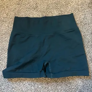 Seamless Scrunch Shorts Green thumbnail 1
