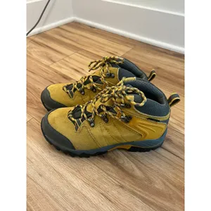 Clorts Wm 7 Uneebtex Hiking Boots Yellow Suede Waterproof Mid Top Outdoor Hiking thumbnail 2