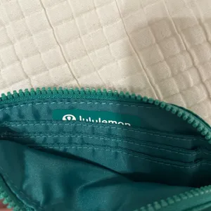 Lululemon Green Clipable Card Pouch thumbnail 7