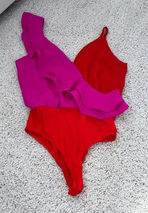 TCEC One-Piece Bodysuit in Red and Fuchsia Ruffle One Shoulder Womens Size Small thumbnail 1