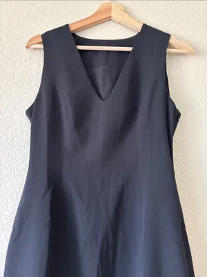 Commense Classic Black V‑Neck Sleeveless Dress thumbnail 2